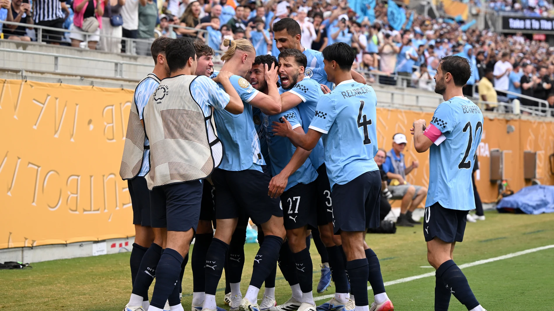 26 June 2025, US, Orlando: Manchester City's Erling Haaland (4th L) celebrates his side's third goal of the game during the FIFA Club World Cup Group G soccer match against Juventus at Camping World Stadium. Photo: Sven Hoppe/dpa26/06/2025 ONLY FOR USE IN SPAIN