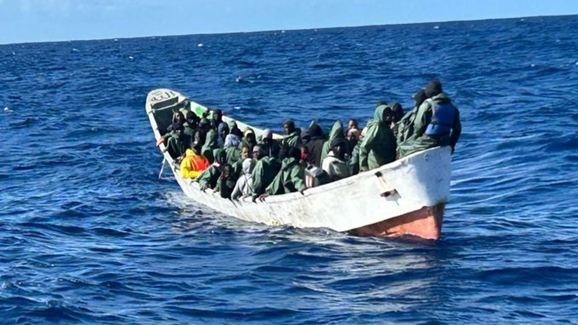 La llegada de inmigrantes a Canarias cae un 41% en 2025 aunque preocupa que ahora salgan desde Guinea Conakry