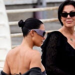 Kim Kardashian y Kris Jenner, a su llegada a Venecia a la boda de Bezos
