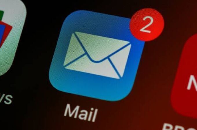 Piénsalo antes de hacer clic: por qué es peligroso usar esta opción común en los correos que recibes.