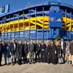De Paco Serrano, en el centro de la imagen, durante su visita al estadio de Boca Juniors