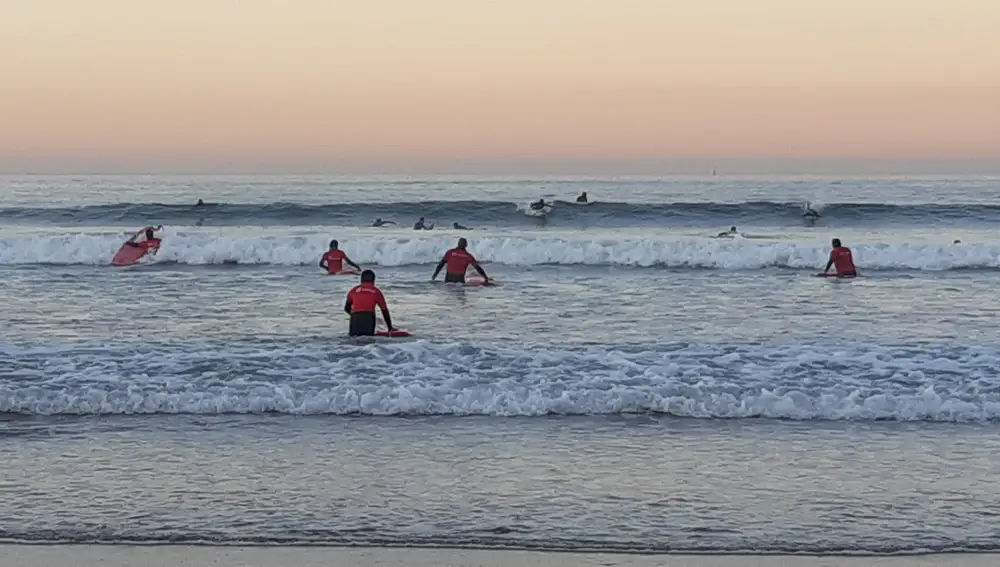 Surfistas en Baldaio