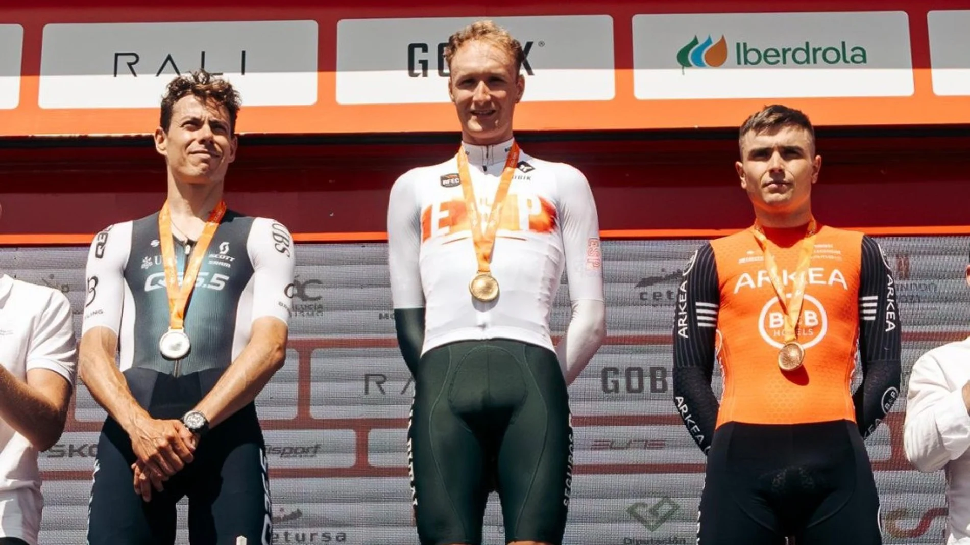 Abel Balderstone se proclamó campeón de España de contrarreloj en una jornada caótica