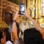 La Virgen de la Esperanza Macarena ante decenas de fieles