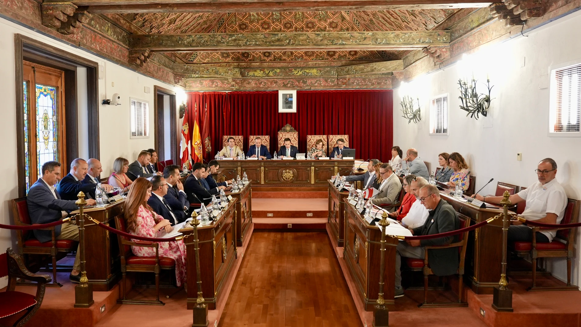 Conrado Íscar preside el pleno de la Diputación de Valladolid