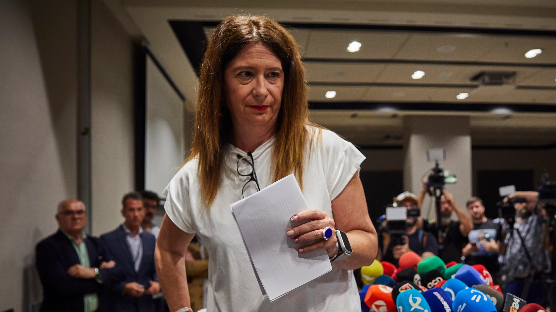 La exmilitante socialista Leire Díez, comparece desde el Hotel Novotel de Madrid, donde convocó a la prensa después de haberse reunido en Ferraz con el jefe de los servicios jurídicos del PSOE y haberse dado de baja como afiliada del PSOE.
