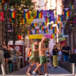 Preparativos de las fiestas del Orgullo LGTBIQ+ en Chueca