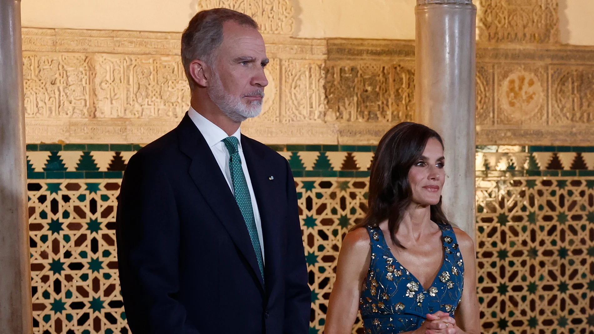 SEVILLA, 29/06/2025.- El rey Felipe VI (i) y la reina Letizia durante la recepción previa a la cena de gala que han ofrecido a los líderes mundiales que asisten a la IV Conferencia Internacional sobre Financiación para el Desarrollo. EFE/ Chema Moya POOL