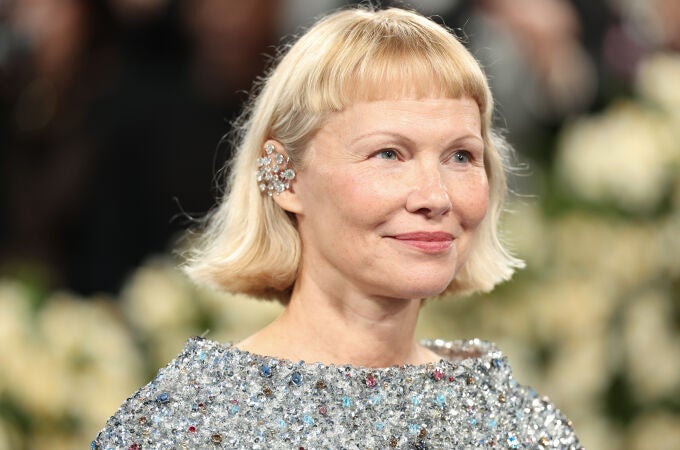 Pamela Anderson en la Met Gala 2025.
