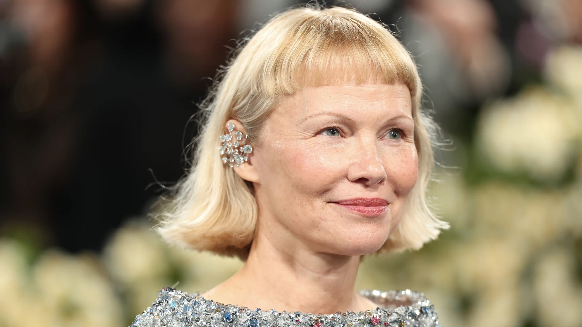 Pamela Anderson en la Met Gala 2025.