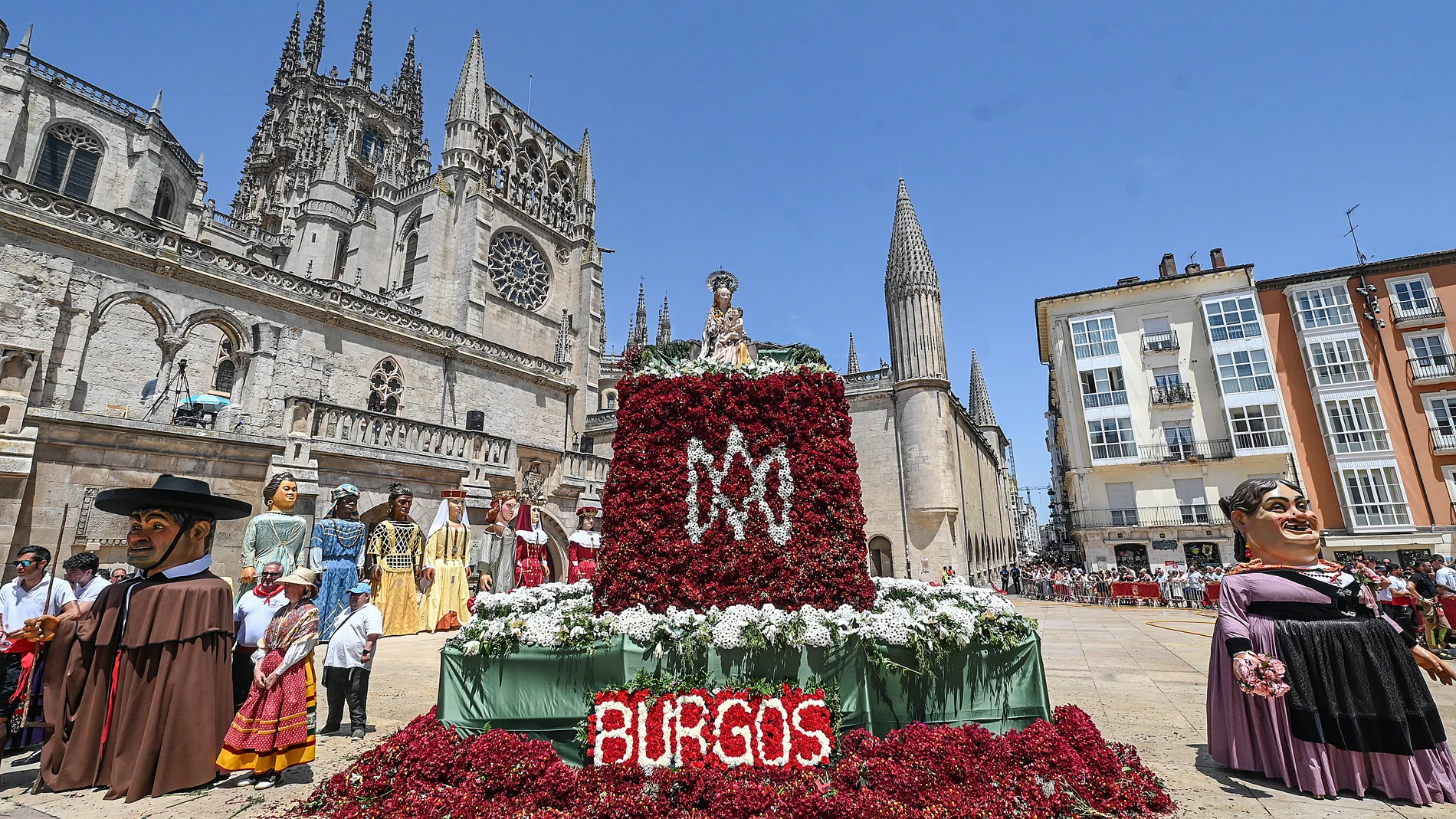Ofrenda de Flores a Santa María La Mayor