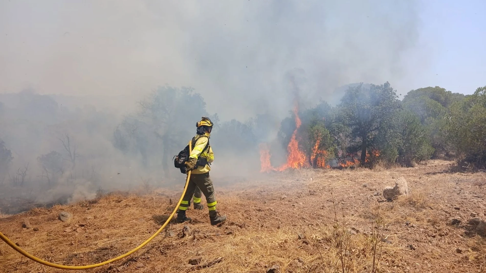 Incendios.- Cuatro personas desalojadas por el incendio forestal de Villablanca con un herido por quemaduras (Huelva)