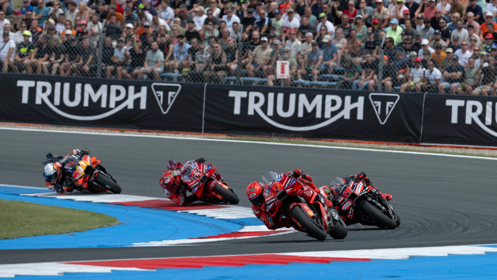 93 MARQUEZ Marc (spa), Ducati Lenovo Team, Ducati Desmosedici GP25, action with 72 BEZECCHI Marco (ita), Aprilia Racing Team Gresini, Aprilia RS-GP 2025 during the 2025 MotoGP Motul Grand Prix of the Netherlands, Netherlands GP, on the TT Circuit Assen, from June 27 to 29, in Netherlands - Photo Studio Milagro / DPPI AFP7 29/06/2025 ONLY FOR USE IN SPAIN