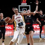 Raquel Carrera se dispone a anotar ante Bélgica
