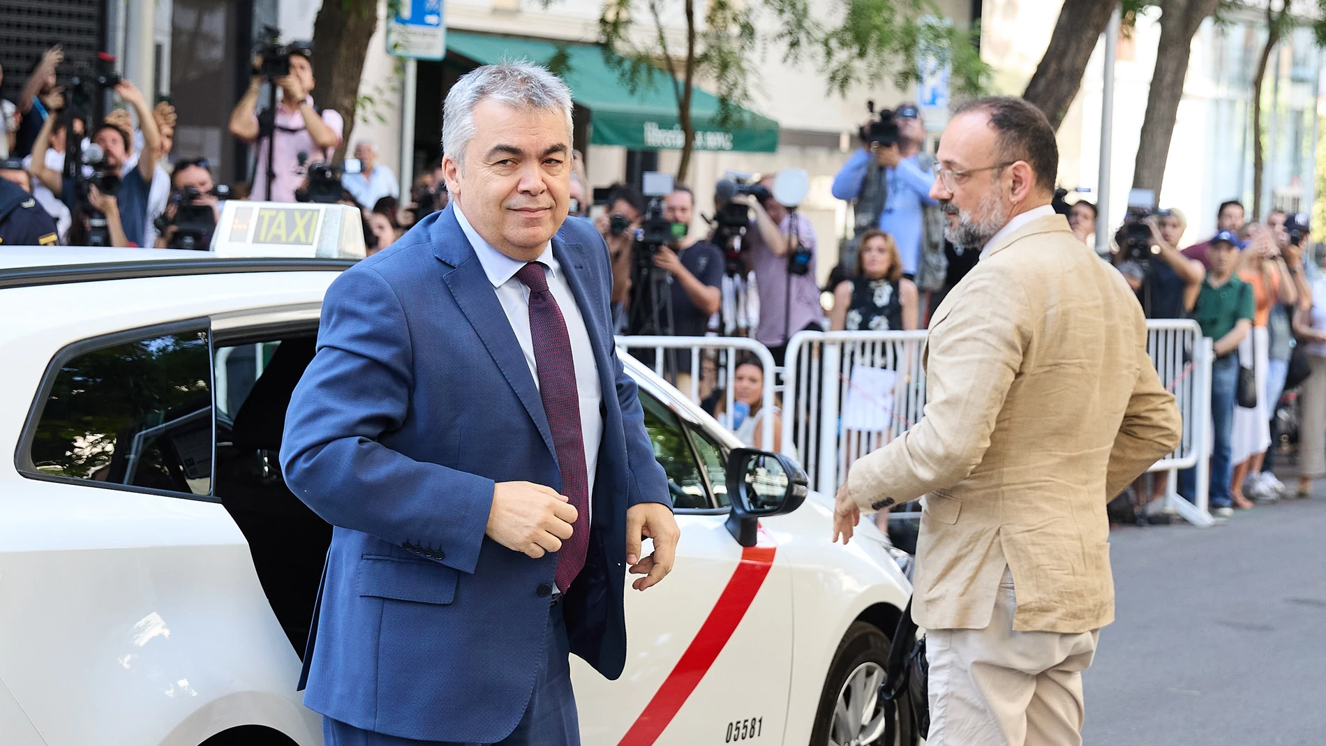 El exsecretario de Organización del PSOE Santos Cerdán a su llegada a declarar en el Tribunal Supremo, a 30 de junio de 2025, en Madrid (España). El Tribunal Supremo (TS) ha citado a declarar a Santos Cerdán por presuntos delitos de organización criminal y cohecho. Cerdán está siendo investigado dada su conexión inescindible con los hechos referidos al exministro de Transportes José Luis Ábalos. 30 JUNIO 2025;SANTOS CERDÁN;TRIBUNAL SUPREMO;CASO KOLDO Jesús Hellín / Europa Press 30/06/2025