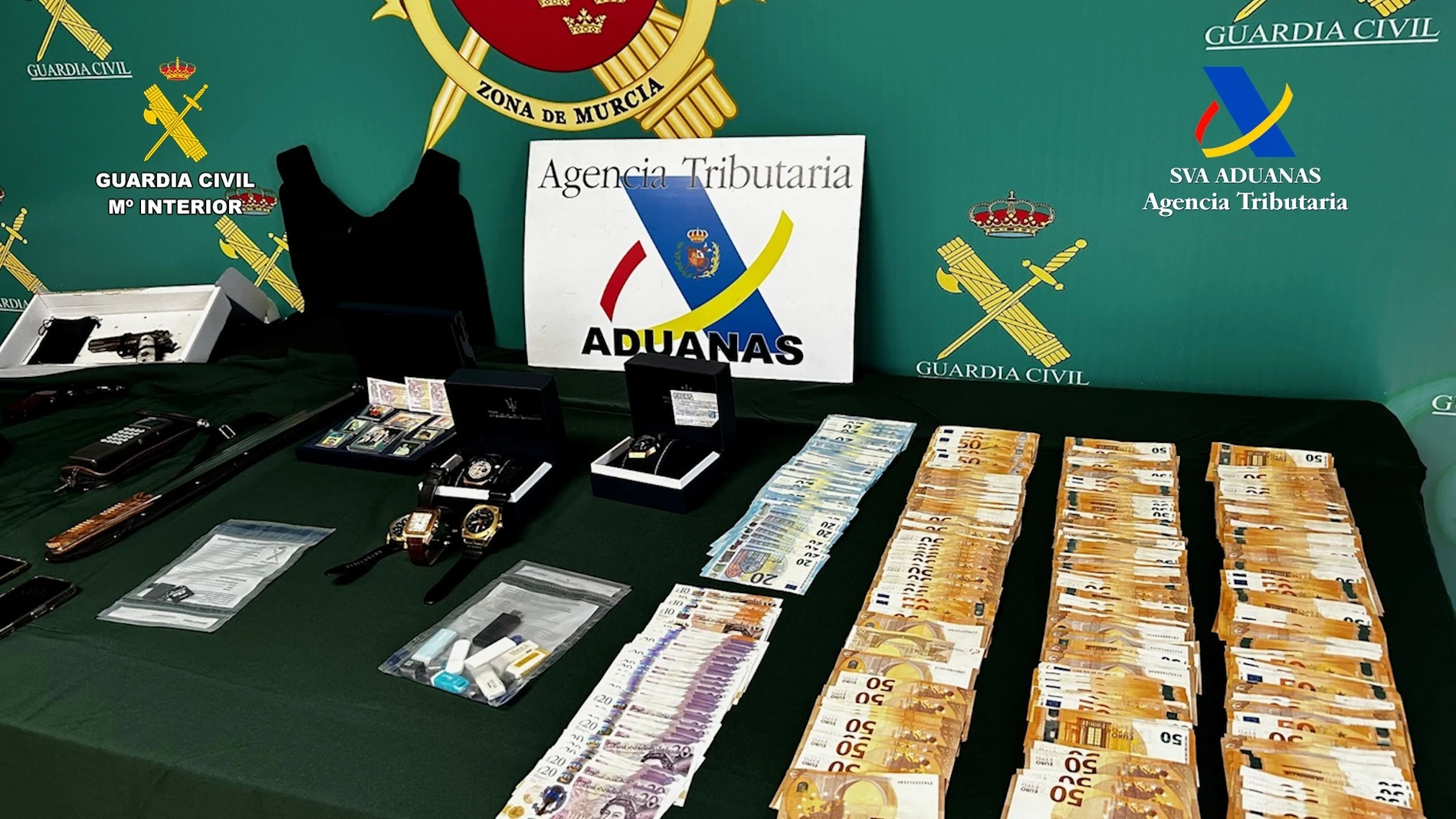 Efectos y dinero intervenido en la operación