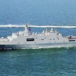 Un barco de desembarco anfibio Tipo 071 de la Armada china