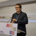 El vicesecretario de Comunicación de ERC, Isaac Albert, en rueda de prensa.