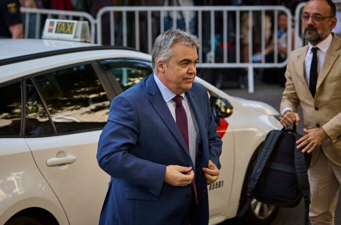 El exsecretario de organización del PSOE, Santos Cerdán , a su llegada al Tribunal Supremo en Madrid, este lun