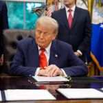 Trump firma la orden ejecutiva que levanta todas las sanciones a Siria