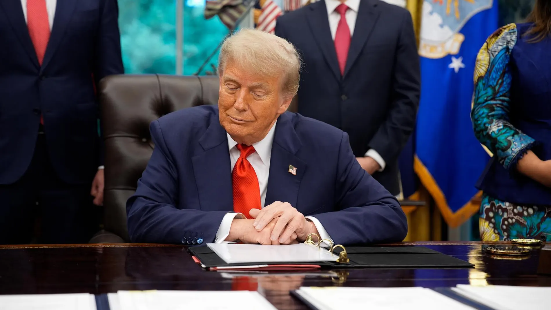Trump firma la orden ejecutiva que levanta todas las sanciones a Siria