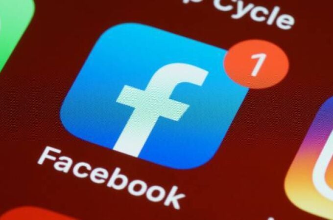 Facebook comienza a dar acceso a su IA a las fotos privadas que los usuarios guardan en sus móviles.