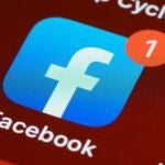 Facebook comienza a dar acceso a su IA a las fotos privadas que los usuarios guardan en sus móviles.
