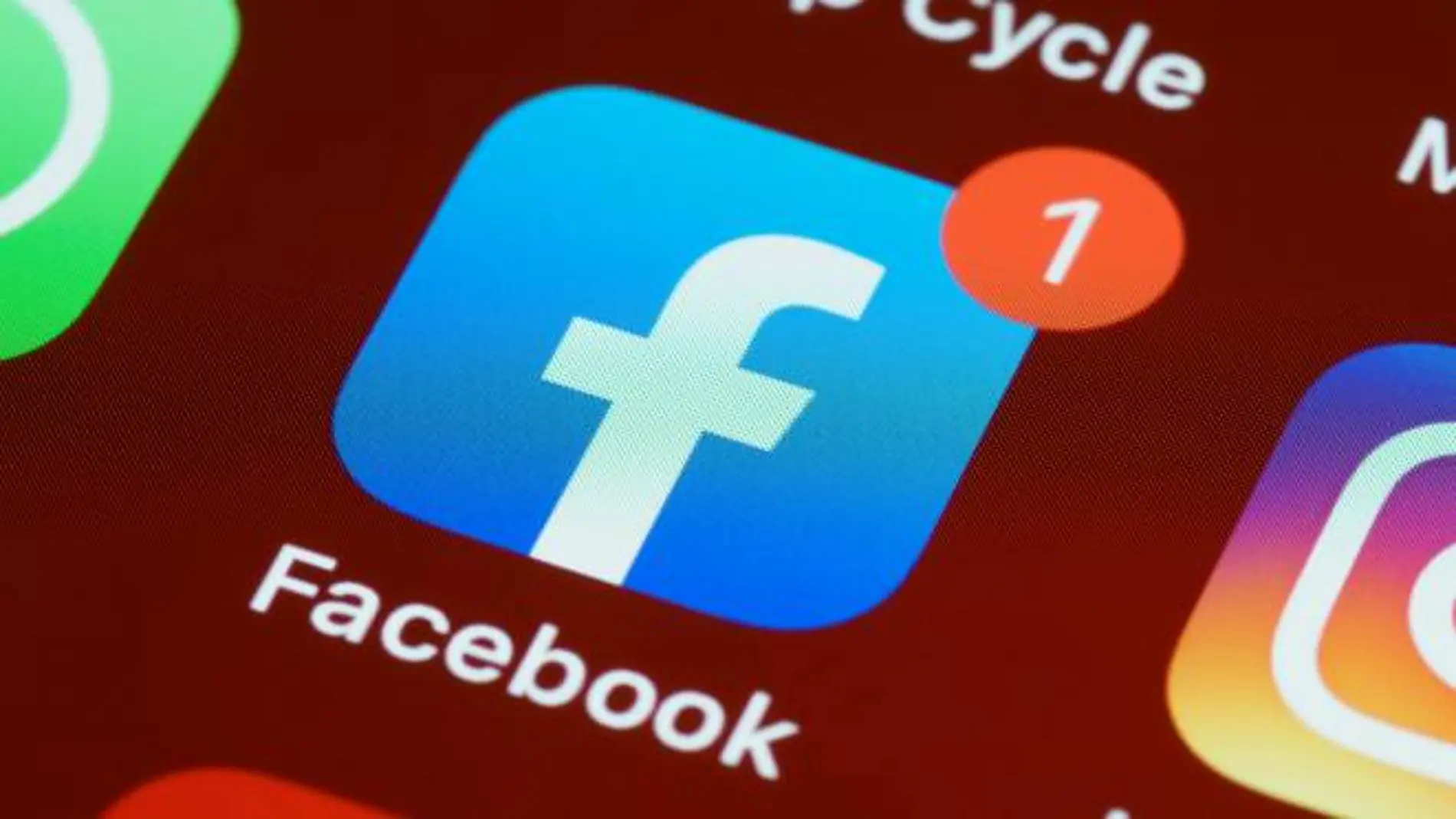 Facebook comienza a dar acceso a su IA a las fotos privadas que los usuarios guardan en sus móviles.
