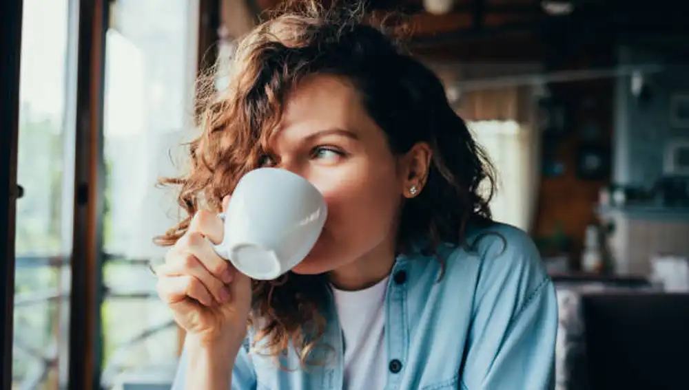 Expertos revelan la hora exacta para tomar café: reduce el estrés y potencia sus beneficios para la salud