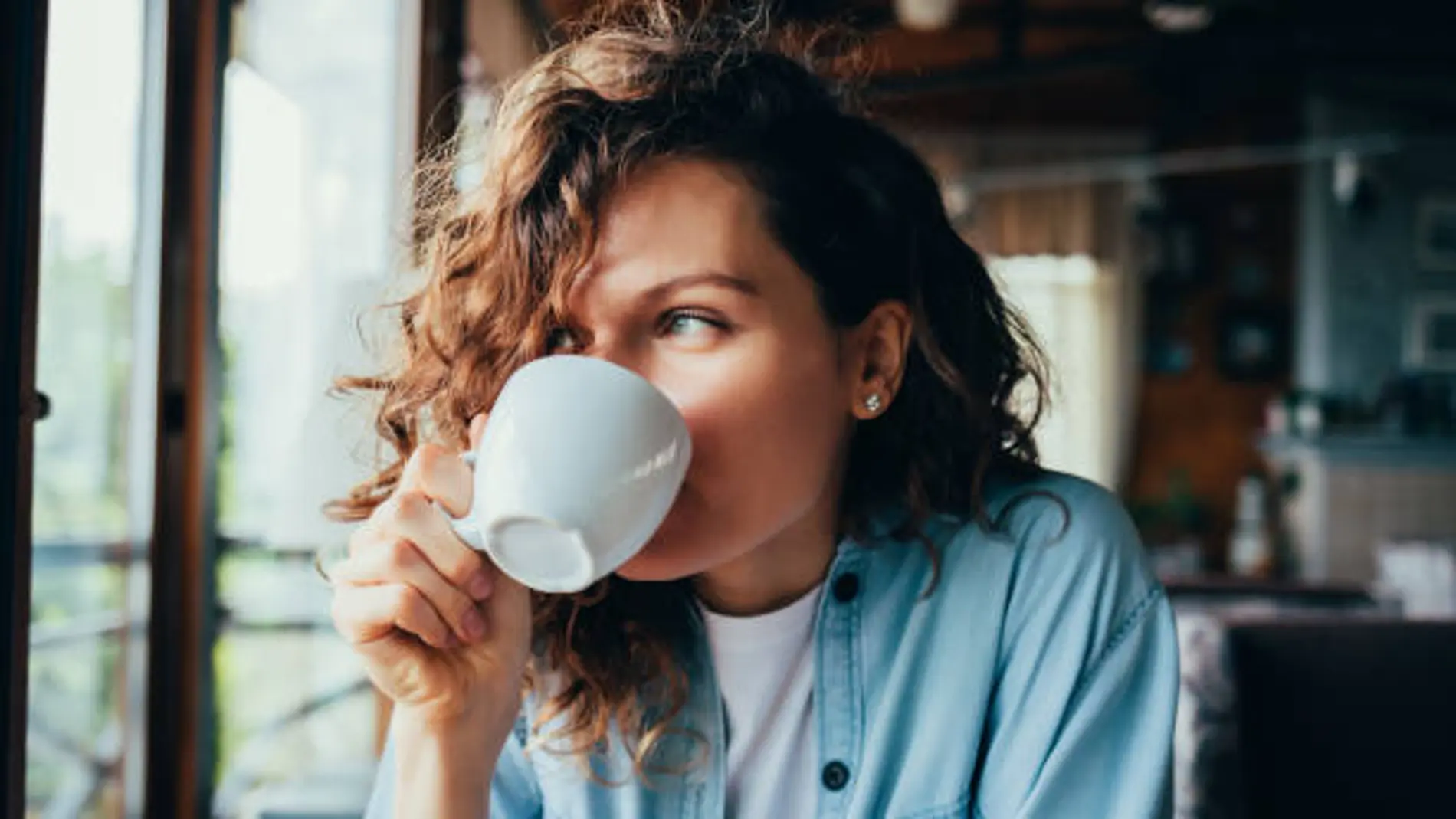 ¿Nunca te bebes el último sorbo del café? Esto es lo que dice de ti