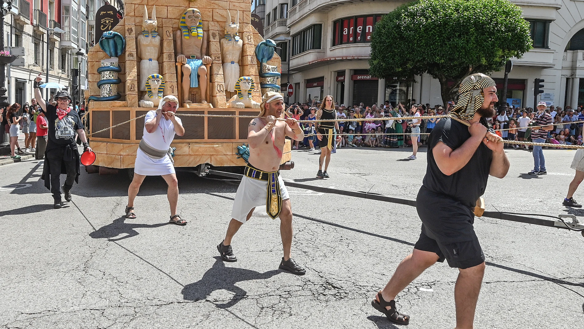 Desfile de carrozas por las calles de Burgos