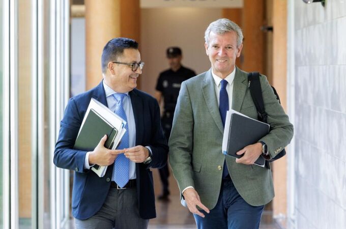 Rueda, hoy, con el conselleiro de Empleo, Comercio y Emigración, José González.