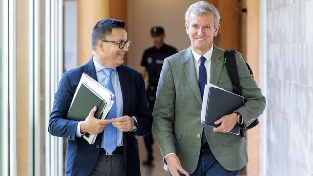 Rueda, hoy, con el conselleiro de Empleo, Comercio y Emigración, José González.