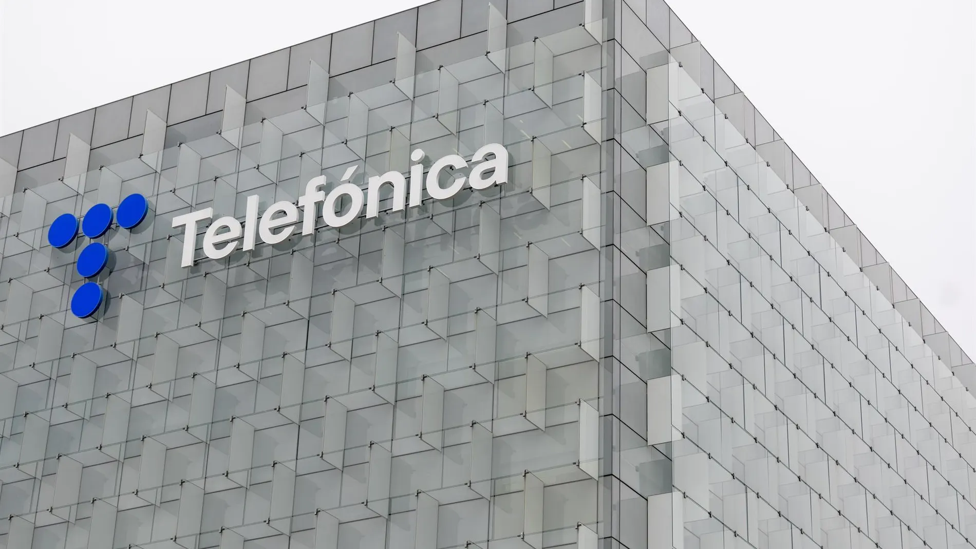 La CNMC eleva entre un 11% y un 14,6% los precios que cobra Telefónica a otros operadores por usar su red