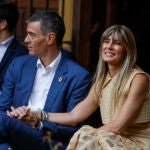 El look de Begoña Gómez en Sevilla junto a Pedro Sánchez.