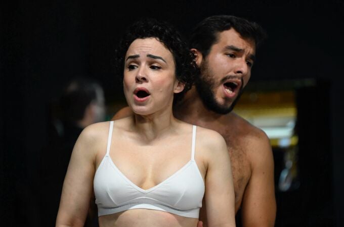 Una escena de Tristana con Ruth González y César Arrieta. 