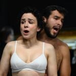 Una escena de Tristana con Ruth González y César Arrieta. 