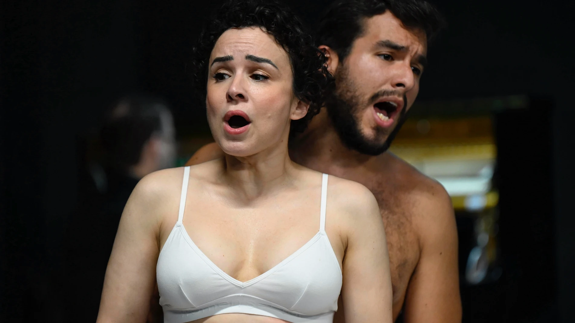Una escena de Tristana con Ruth González y César Arrieta.