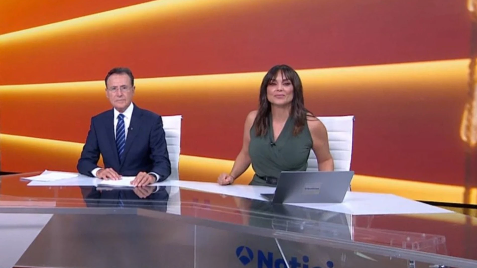 Matías Prats y Mónica Carrillo presentan Antena 3 Noticias 1