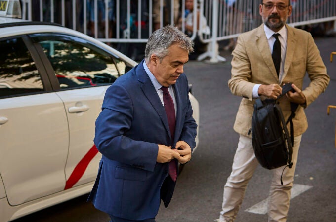 El exsecretario de organización del PSOE, Santos Cerdán , a su llegada al Tribunal Supremo en Madrid, este lun