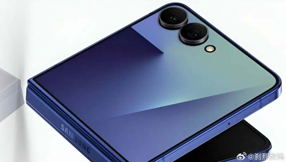 El nuevo Samsung Galaxy Z Flip7 cuando está desplegado
