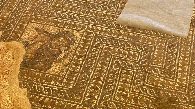 Imagen del nuevo mosaico descubierto en el yacimiento de El Picadero