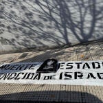 Gobierno de Milei denuncia antisemitismo por ataúd con bandera israelí en un partido