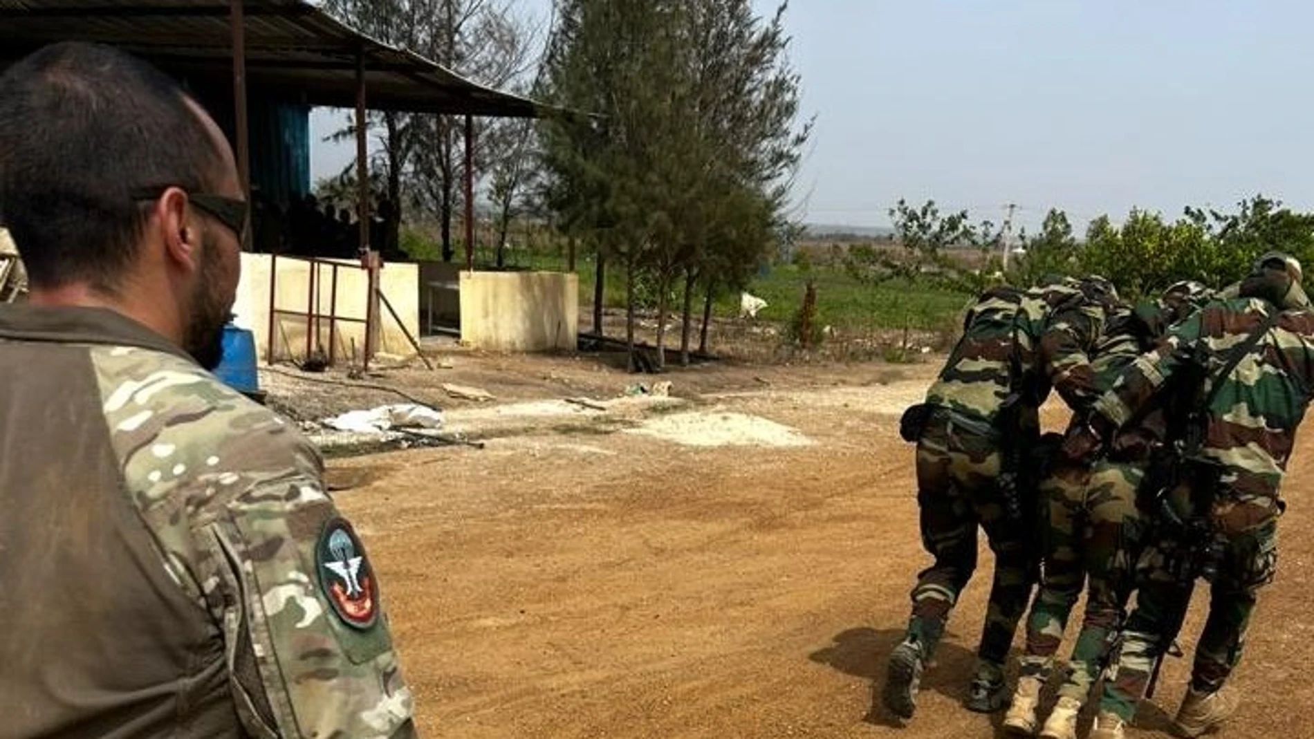 Militares españoles y senegaleses durante las actividades de formación