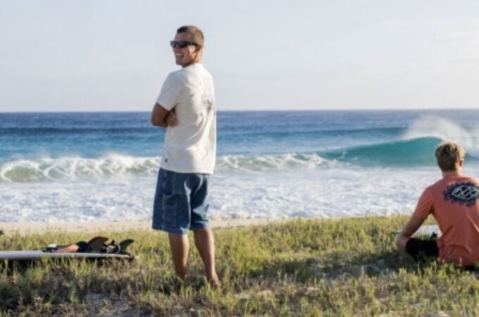 Estilo californiano por menos de 13 euros: así es la camiseta Billabong que está al 50% de descuento