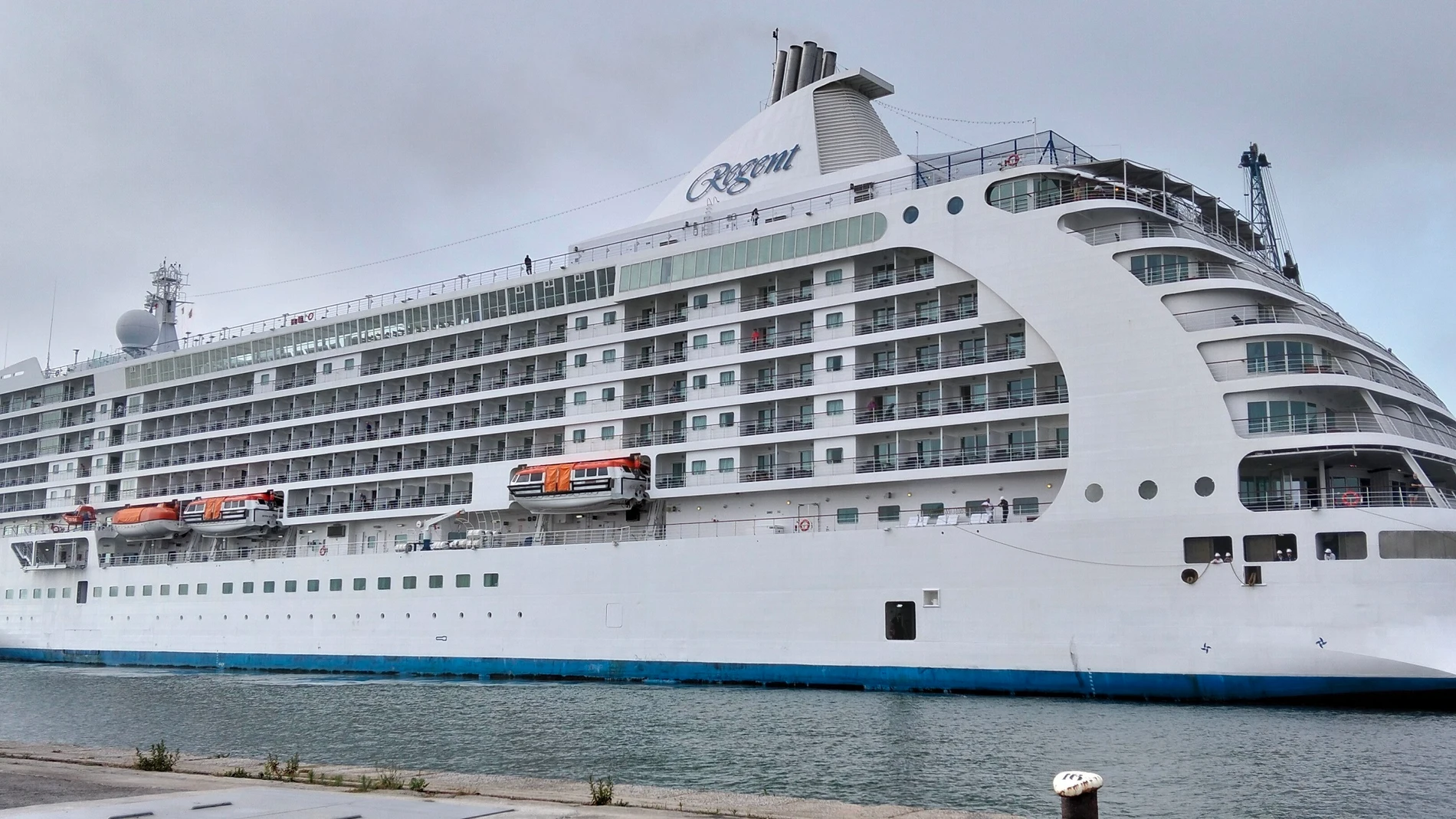 Crucero de lujo en Santander REMITIDA / HANDOUT por APS Fotografía remitida a medios de comunicación exclusivamente para ilustrar la noticia a la que hace referencia la imagen, y citando la procedencia de la imagen en la firma 30/06/2025
