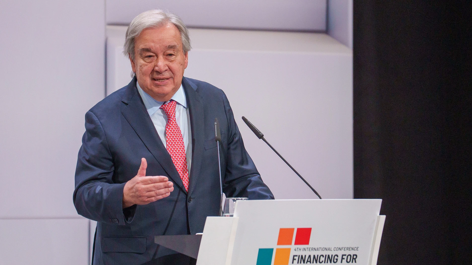 El secretario general de Naciones Unidas, António Guterres, atiende a los medios de comunicación. A 30 de junio de 2025 en Sevilla, Andalucía (España). El presidente del Gobierno, Pedro Sánchez, comparece ante los medios de comunicación junto al secretario general de Naciones Unidas, António Guterres, en el marco de la IV Conferencia Internacional sobre la Financiación para el Desarrollo de la ONU, que se celebra en Sevilla. Ambos líderes abordan los principales desafíos globales en materia d...