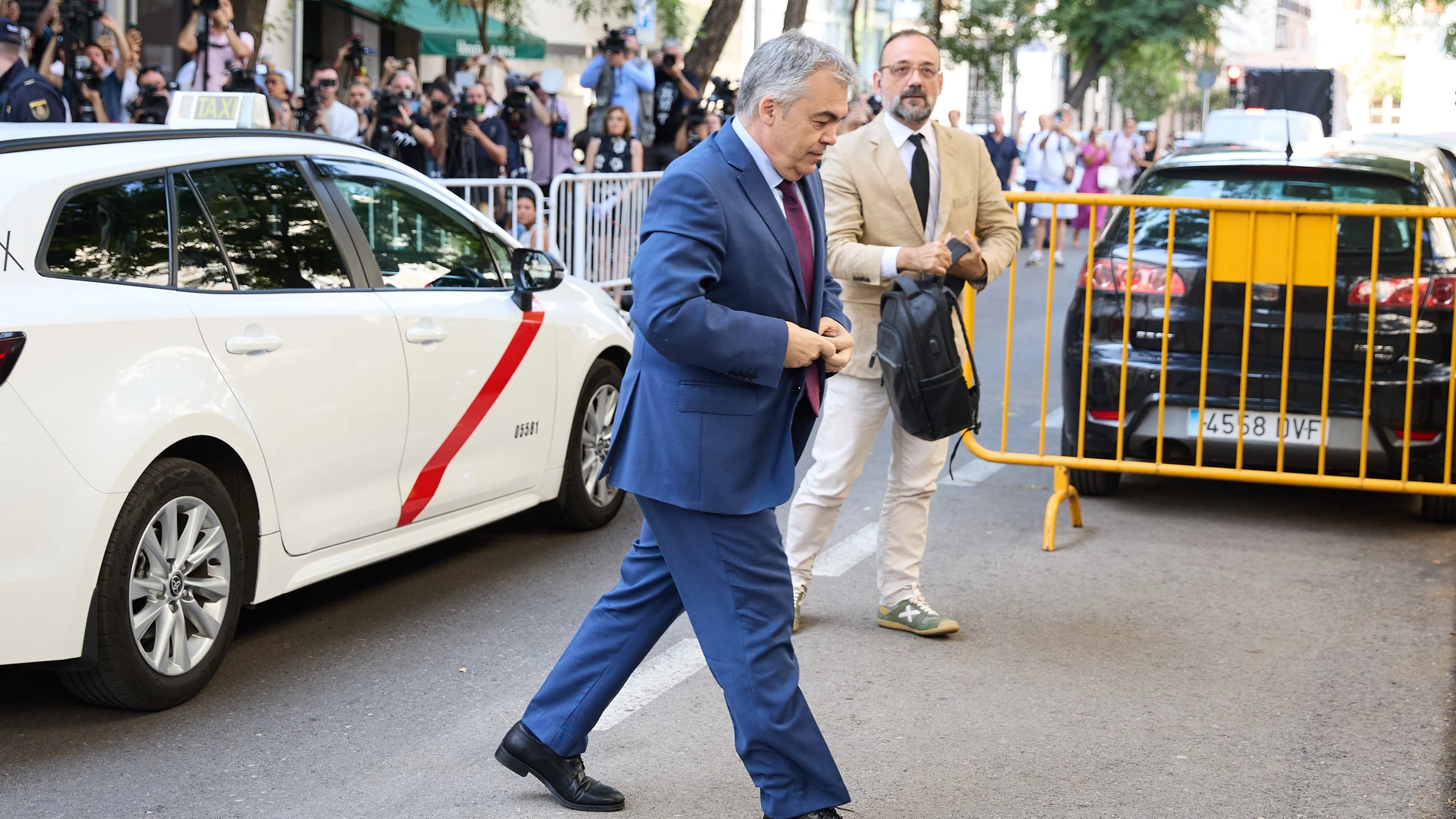 El exsecretario de Organización del PSOE, Santos Cerdán, a su llegada a declarar en el Tribunal Supremo, a 30 de junio de 2025, en Madrid (España). El Tribunal Supremo (TS) ha citado a declarar a Santos Cerdán por presuntos delitos de organización criminal y cohecho. Cerdán está siendo investigado dada su conexión inescindible con los hechos referidos al exministro de Transportes José Luis Ábalos. 30 JUNIO 2025;SANTOS CERDÁN;TRIBUNAL SUPREMO;CASO KOLDO Jesús Hellín / Europa Press 30/06/2025