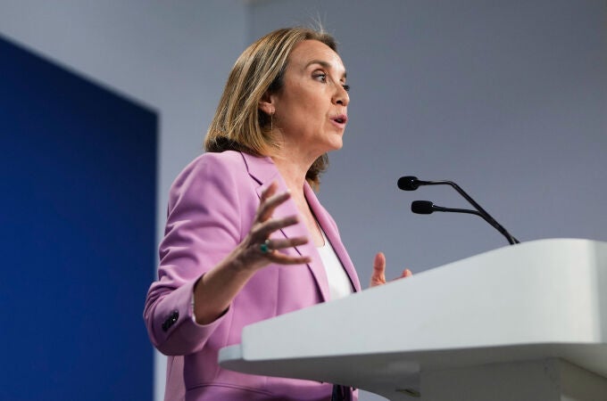 Cuca Gamarra pide a Feijóo que la releve en la Secretaría General del PP
