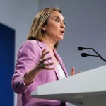 Cuca Gamarra pide a Feijóo que la releve en la Secretaría General del PP